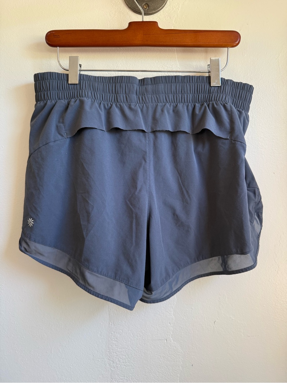 Athleta Mesh Racer Run Short 4" - Picture 5 of 6